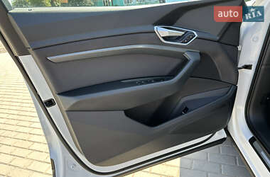 Внедорожник / Кроссовер Audi e-tron 2020 в 