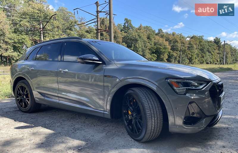 Внедорожник / Кроссовер Audi e-tron 2022 в Киеве