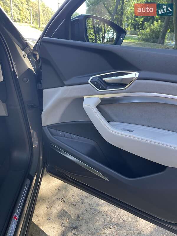 Внедорожник / Кроссовер Audi e-tron 2022 в Киеве