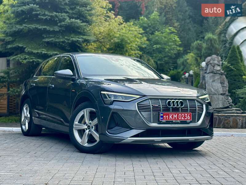 Внедорожник / Кроссовер Audi e-tron 2021 в 