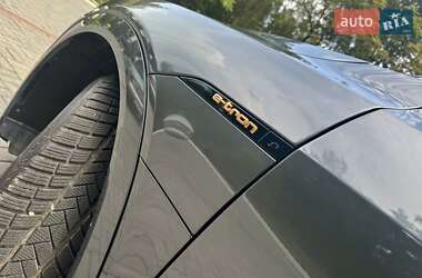Внедорожник / Кроссовер Audi e-tron 2021 в 