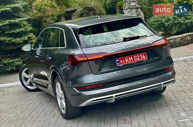Внедорожник / Кроссовер Audi e-tron 2021 в 