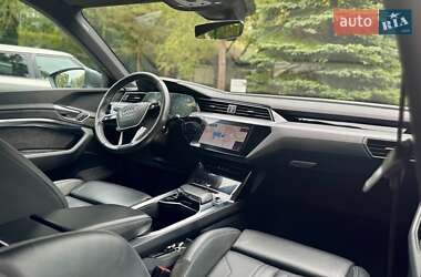 Внедорожник / Кроссовер Audi e-tron 2021 в 