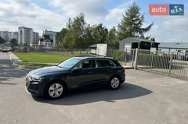 Позашляховик / Кросовер Audi e-tron 2021 в 