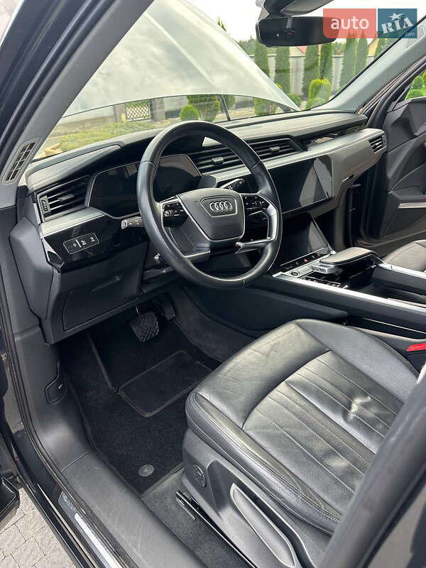 Позашляховик / Кросовер Audi e-tron 2021 в Новояворівську