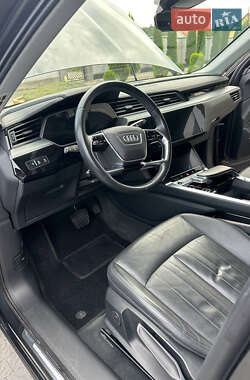 Позашляховик / Кросовер Audi e-tron 2021 в 