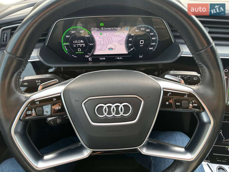 Позашляховик / Кросовер Audi e-tron 2021 в Новояворівську