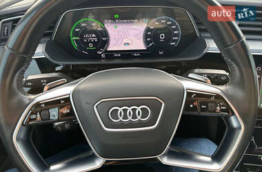 Позашляховик / Кросовер Audi e-tron 2021 в 