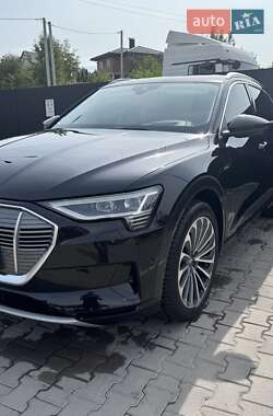 Позашляховик / Кросовер Audi e-tron 2019 в 