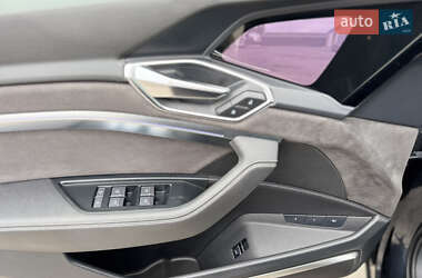Позашляховик / Кросовер Audi e-tron 2019 в 
