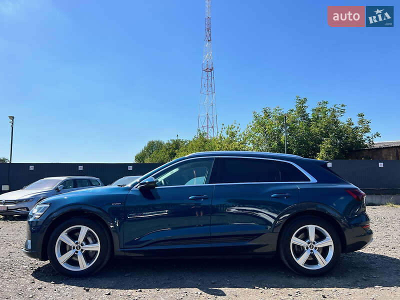 Позашляховик / Кросовер Audi e-tron 2022 в Луцьку