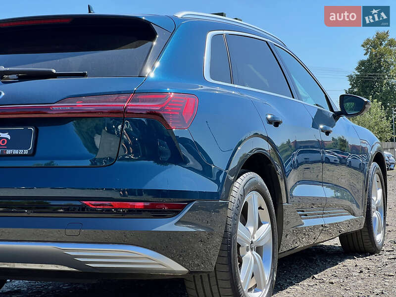 Позашляховик / Кросовер Audi e-tron 2022 в Луцьку