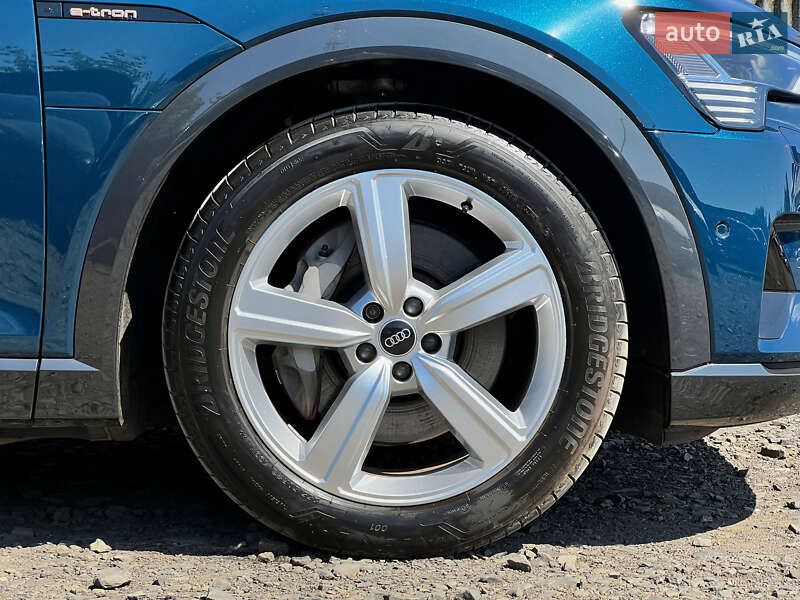 Позашляховик / Кросовер Audi e-tron 2022 в Луцьку