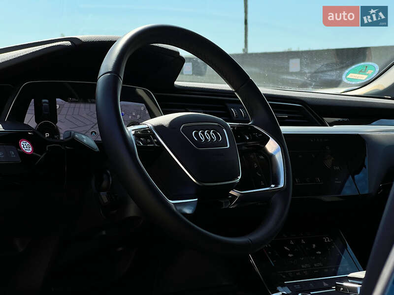 Позашляховик / Кросовер Audi e-tron 2022 в Луцьку