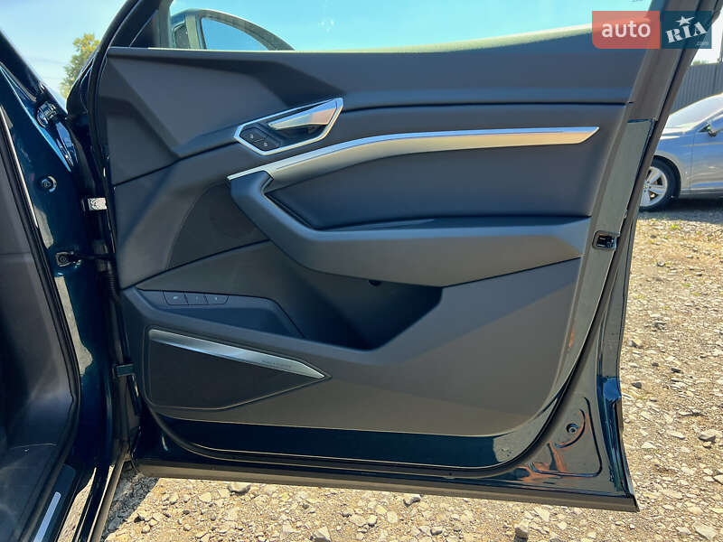 Позашляховик / Кросовер Audi e-tron 2022 в Луцьку