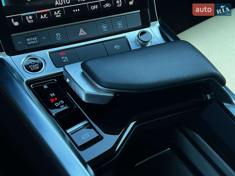 Позашляховик / Кросовер Audi e-tron 2022 в Луцьку