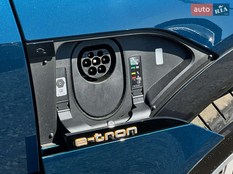 Позашляховик / Кросовер Audi e-tron 2022 в Луцьку