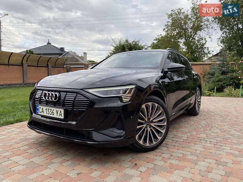 Внедорожник / Кроссовер Audi e-tron 2022 в 