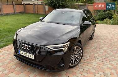 Внедорожник / Кроссовер Audi e-tron 2022 в 