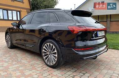 Внедорожник / Кроссовер Audi e-tron 2022 в 