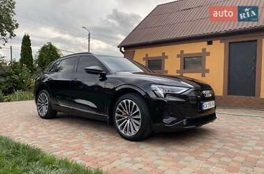 Внедорожник / Кроссовер Audi e-tron 2022 в 