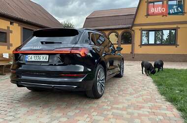 Внедорожник / Кроссовер Audi e-tron 2022 в 