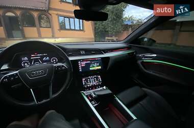 Внедорожник / Кроссовер Audi e-tron 2022 в 