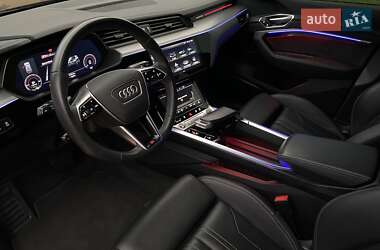Внедорожник / Кроссовер Audi e-tron 2022 в 