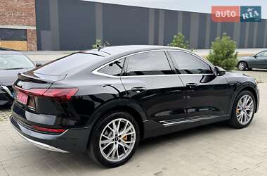 Позашляховик / Кросовер Audi e-tron 2022 в 