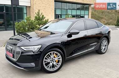 Позашляховик / Кросовер Audi e-tron 2022 в 