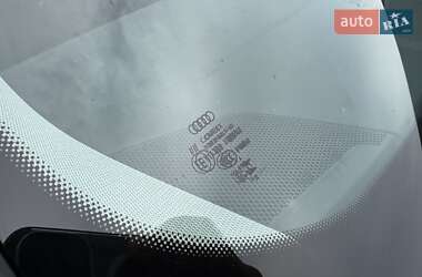 Позашляховик / Кросовер Audi e-tron 2022 в 
