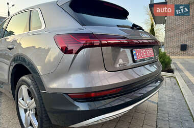 Внедорожник / Кроссовер Audi e-tron 2020 в 