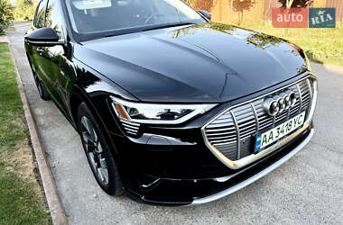 Внедорожник / Кроссовер Audi e-tron 2021 в 