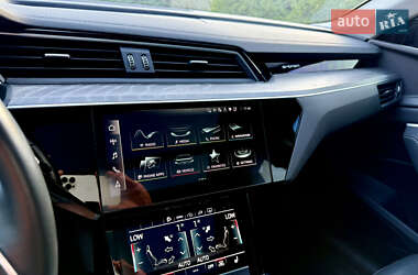 Внедорожник / Кроссовер Audi e-tron 2021 в 