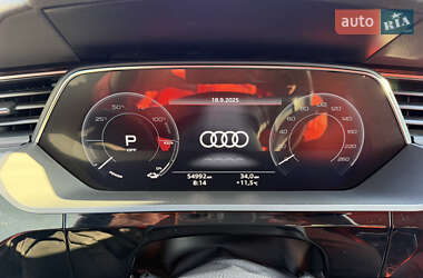 Позашляховик / Кросовер Audi e-tron 2022 в 