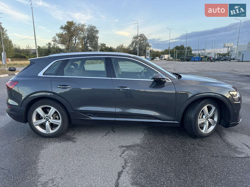 Внедорожник / Кроссовер Audi e-tron 2020 в Киеве фото 4 Внедорожник / Кроссовер Audi e-tron 2020 в Киеве
