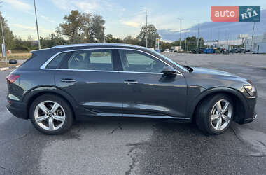 Внедорожник / Кроссовер Audi e-tron 2020 в 