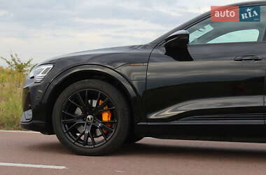 Внедорожник / Кроссовер Audi e-tron 2023 в 