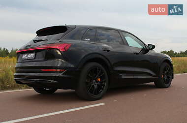 Внедорожник / Кроссовер Audi e-tron 2023 в 