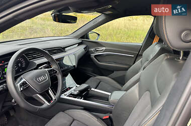 Внедорожник / Кроссовер Audi e-tron 2023 в 