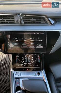 Внедорожник / Кроссовер Audi e-tron 2020 в 