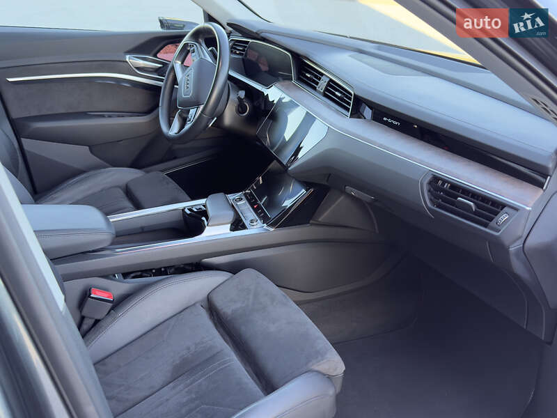 Позашляховик / Кросовер Audi e-tron 2020 в Чернівцях