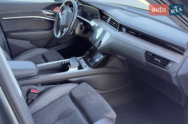 Внедорожник / Кроссовер Audi e-tron 2020 в 