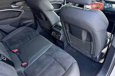 Внедорожник / Кроссовер Audi e-tron 2021 в 