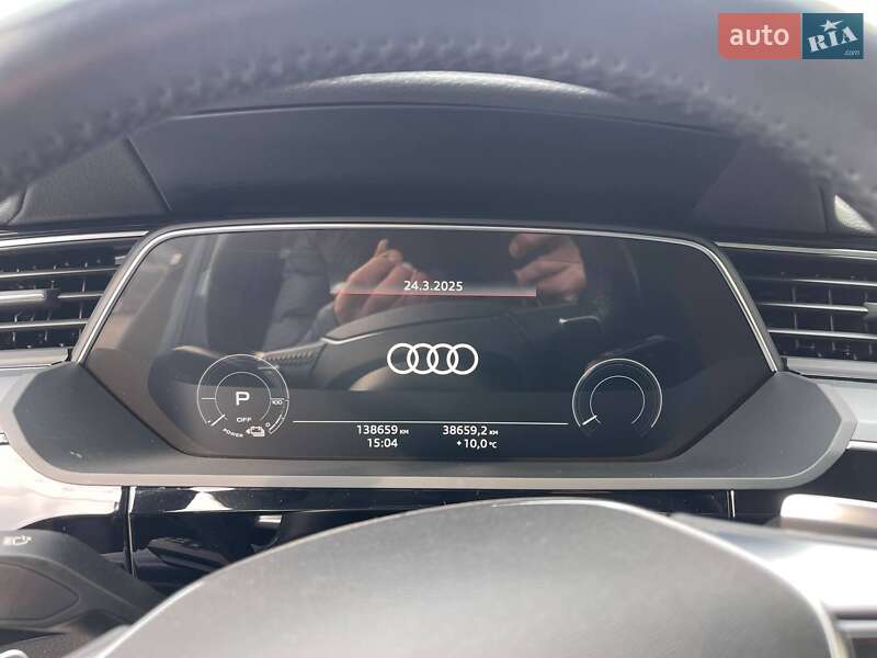 Позашляховик / Кросовер Audi e-tron 2019 в Кореці
