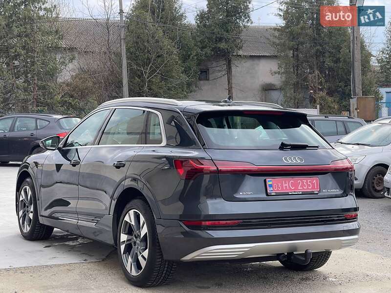 Позашляховик / Кросовер Audi e-tron 2019 в Кореці