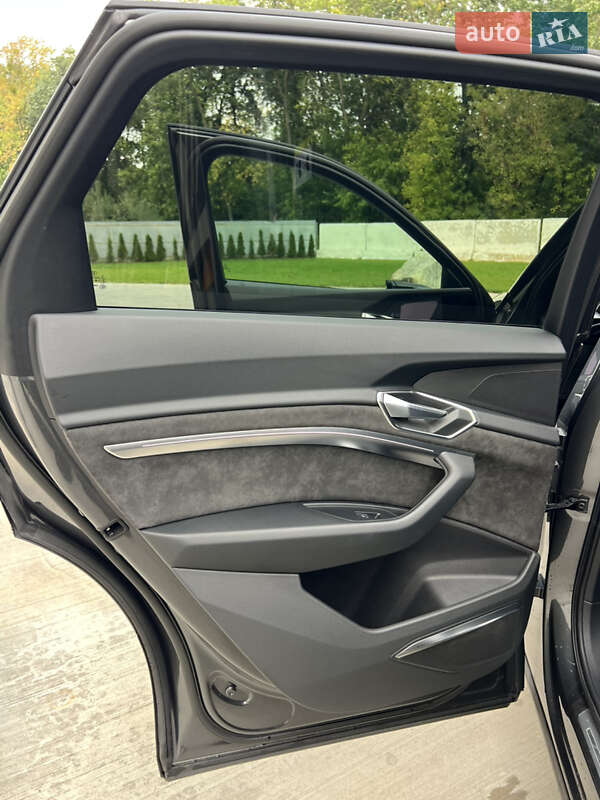 Позашляховик / Кросовер Audi e-tron 2021 в Луцьку