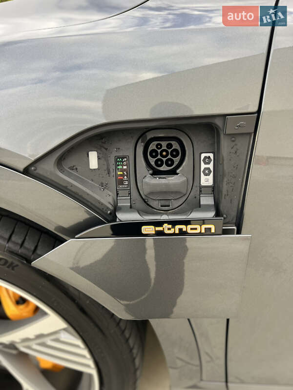 Позашляховик / Кросовер Audi e-tron 2021 в Луцьку