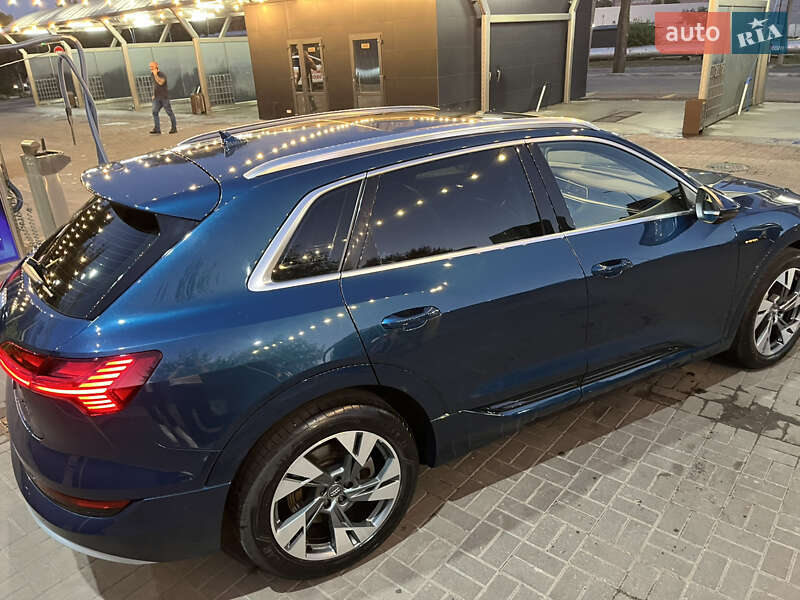 Позашляховик / Кросовер Audi e-tron 2020 в Дніпрі
