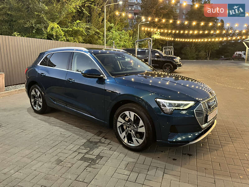 Позашляховик / Кросовер Audi e-tron 2020 в Дніпрі
